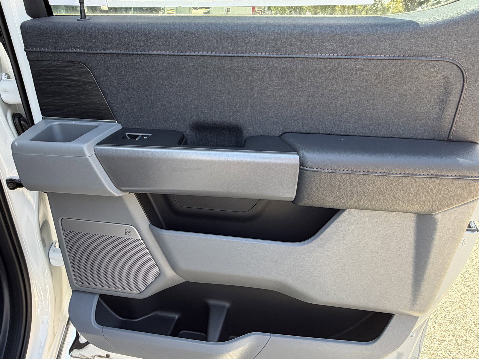 New 2025 Star White Metallic Tri-Coat Ford Lariat® image 15