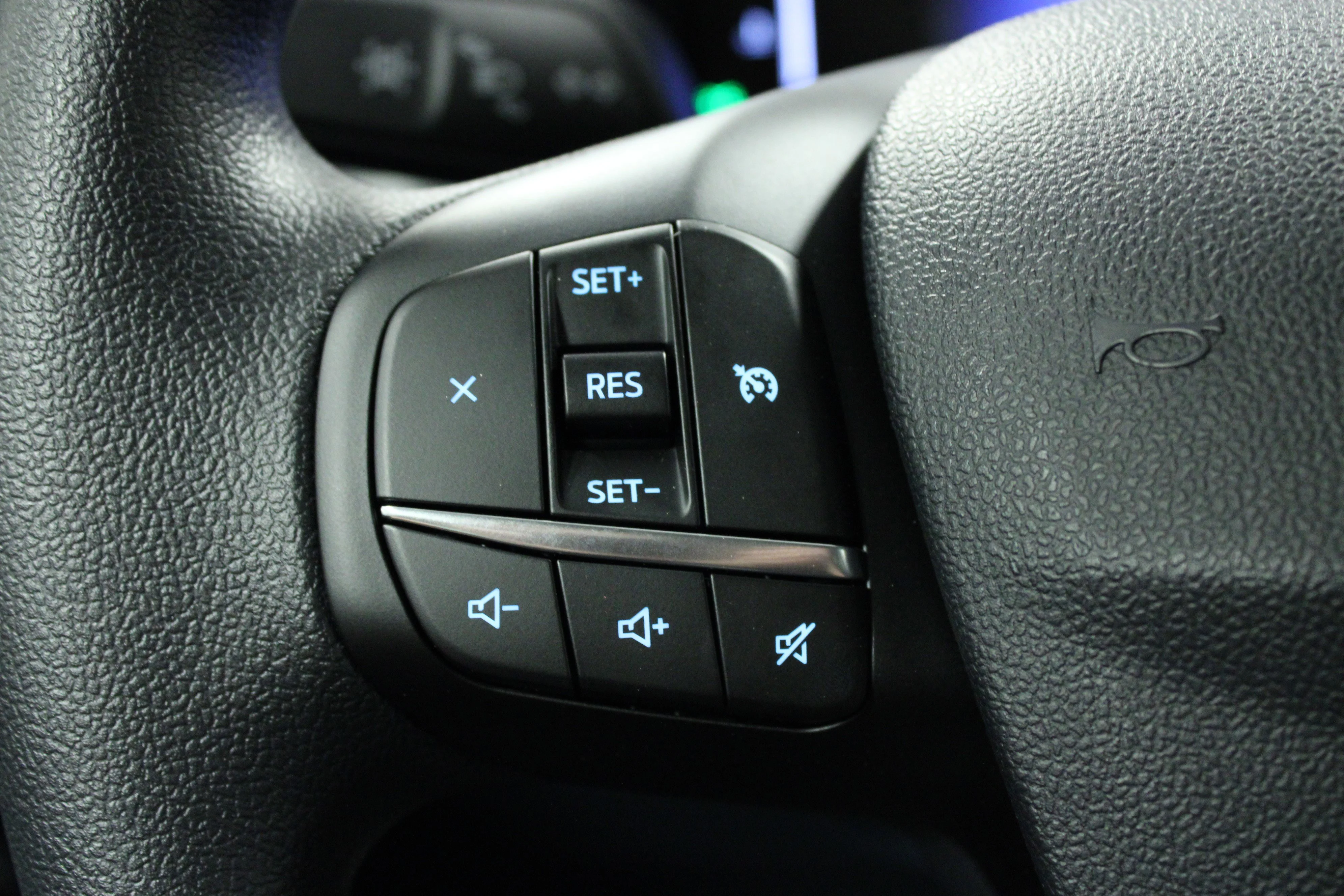 New 2025 Space White Metallic Ford XLT image 20