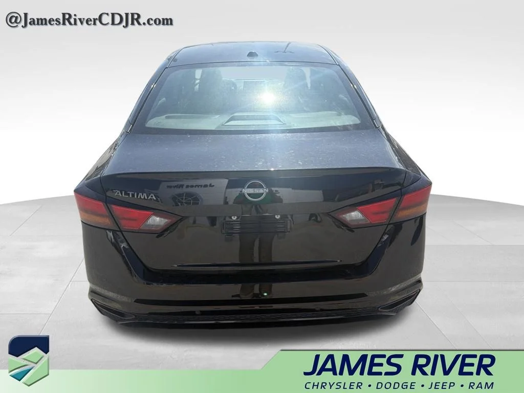 Used 2025 Black Nissan 2.5 SV image 6