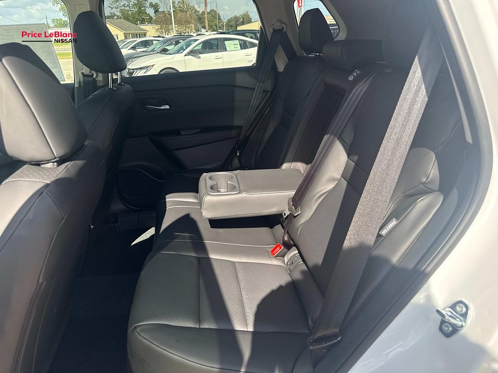 New 2026 Everest White Pearl TriCoat Nissan Dark Armor™ image 8