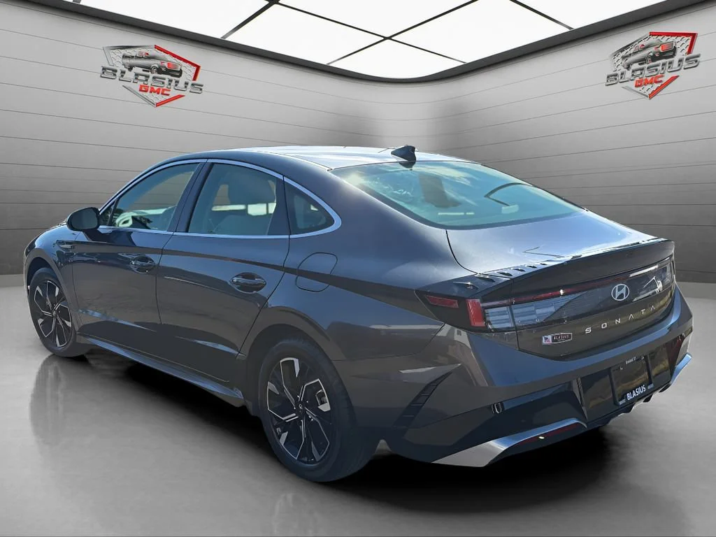 Used 2025 Gray Hyundai SEL image 3