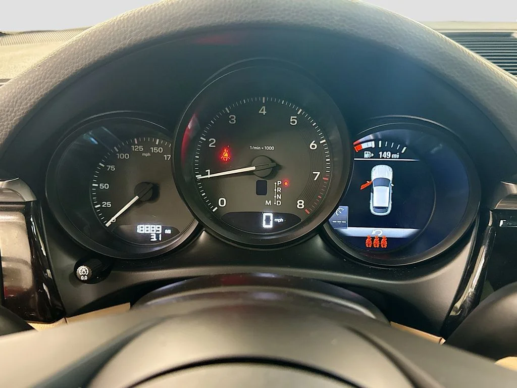 Used 2022  Porsche Base image 13