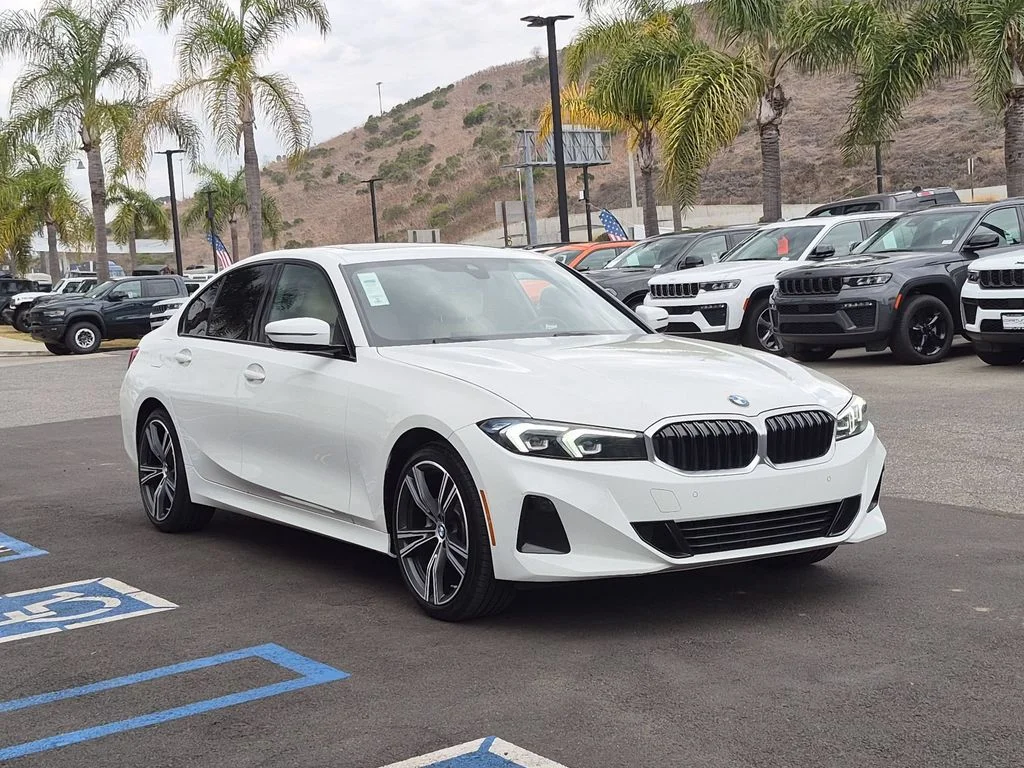 Used 2023 White BMW 330i image 3