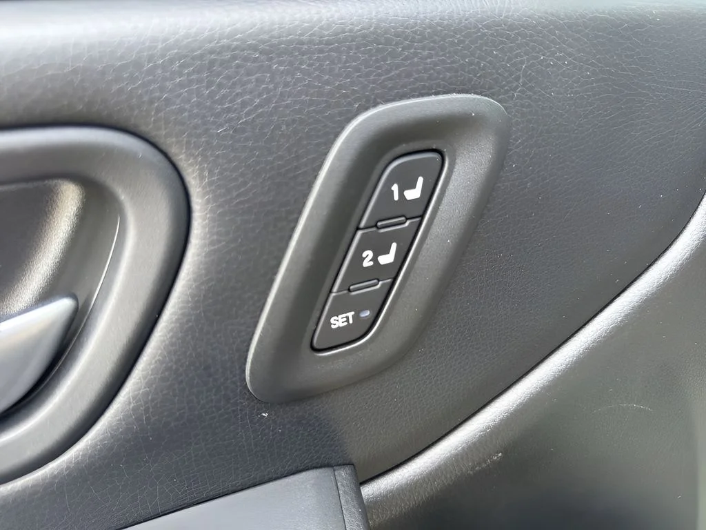Used 2025 Black Honda EX-L image 11