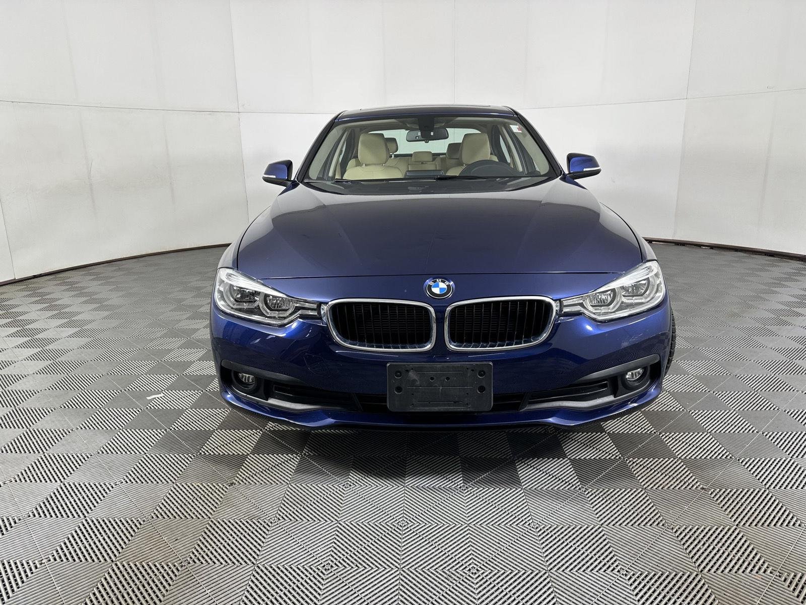 Used 2018 Mediterranean Blue Metallic BMW 320i xDrive image 2