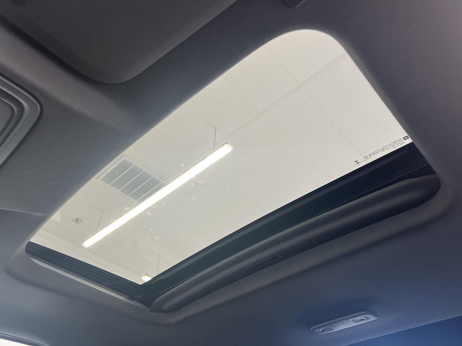 Used 2021 White Frost Tricoat GMC Denali image 23