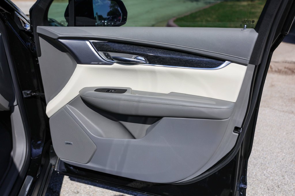 Certified Used 2022 STELLAR BLACK METALLIC Cadillac Premium Luxury image 31