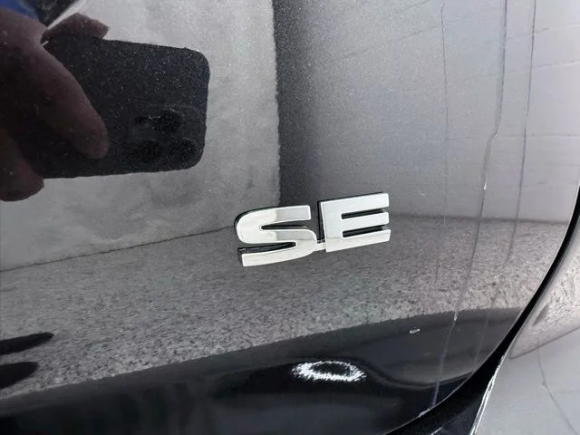 New 2026 Black Mitsubishi SE image 13