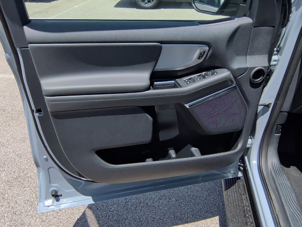 New 2027 Glacier Gray Metallic Tri-Coat Ford Active image 10