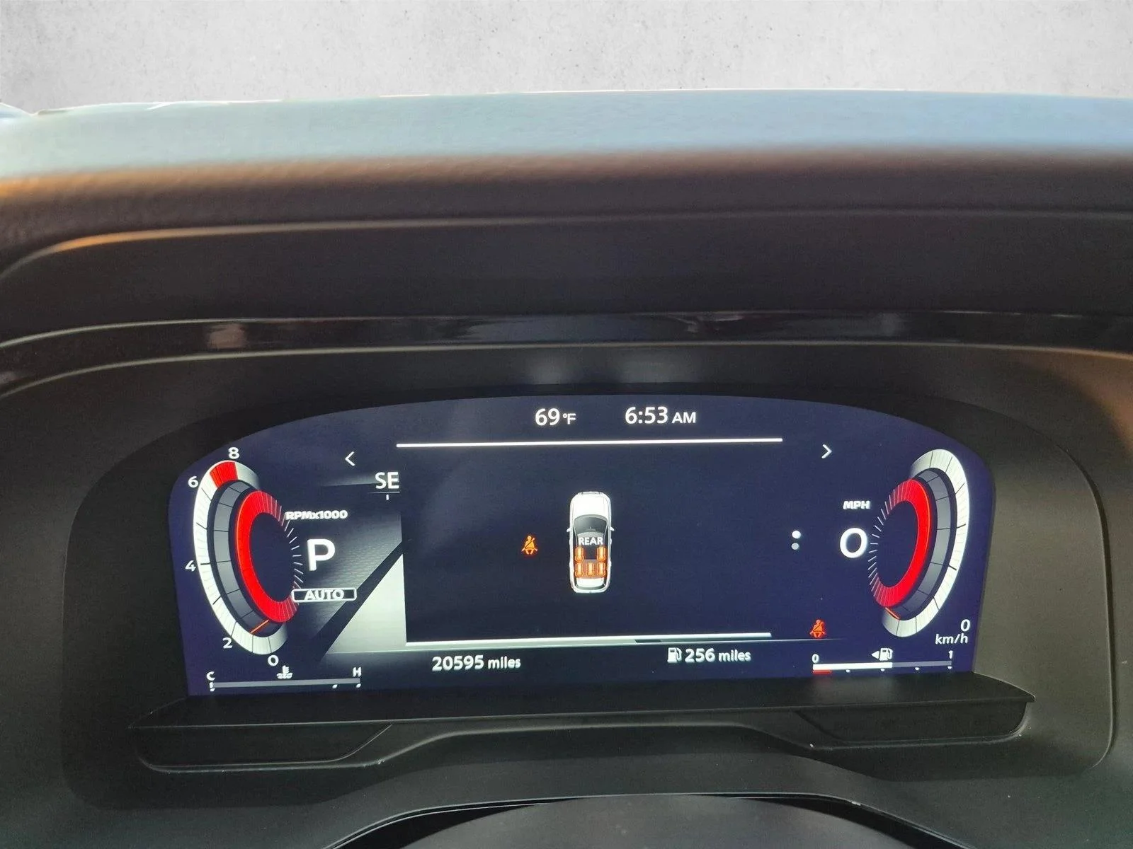 Certified Used 2025 Gun Metallic Nissan Platinum image 10