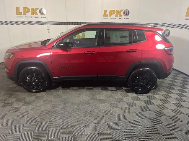 New 2026 Red Hot Pearl-Coat Exterior Paint Jeep Latitude image 6