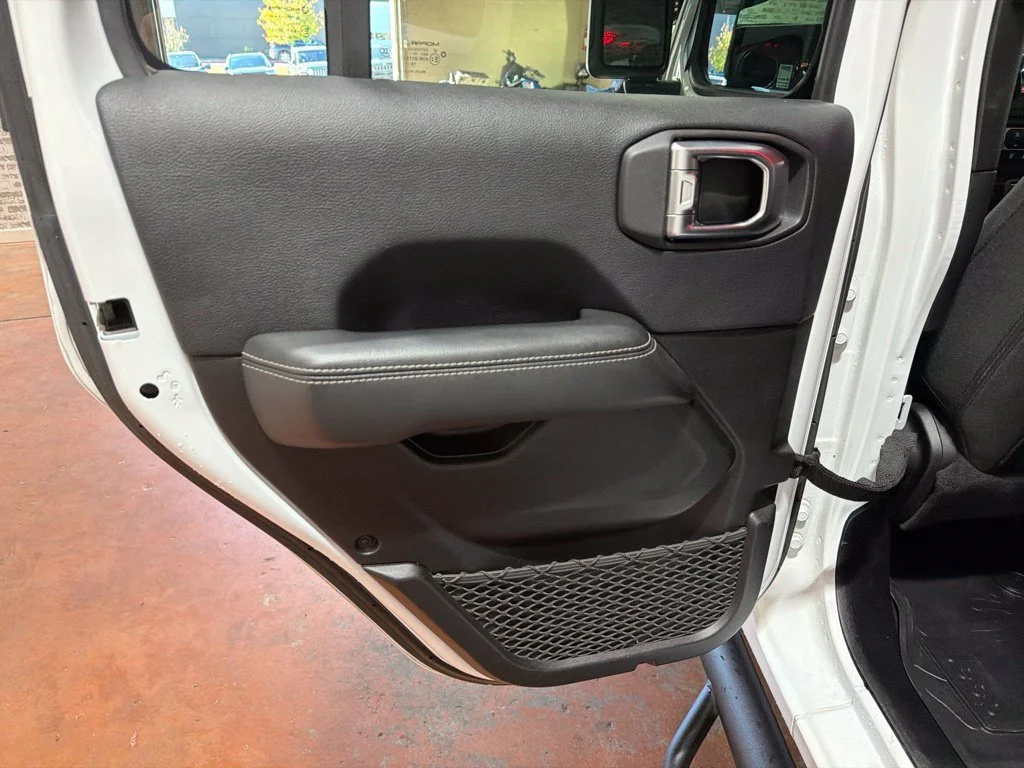 Used 2019 Bright White Clearcoat Jeep Unlimited Sahara image 17