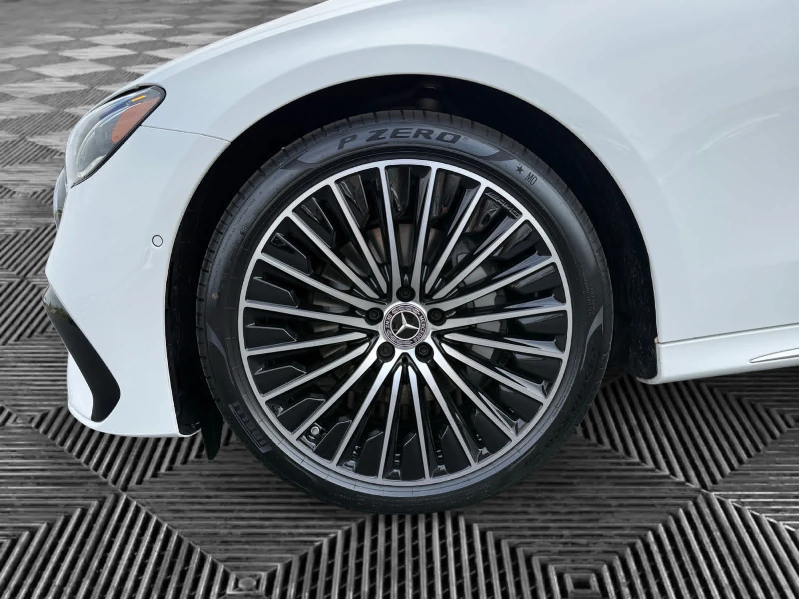 New 2026 Polar White Mercedes-Benz E 350 image 9