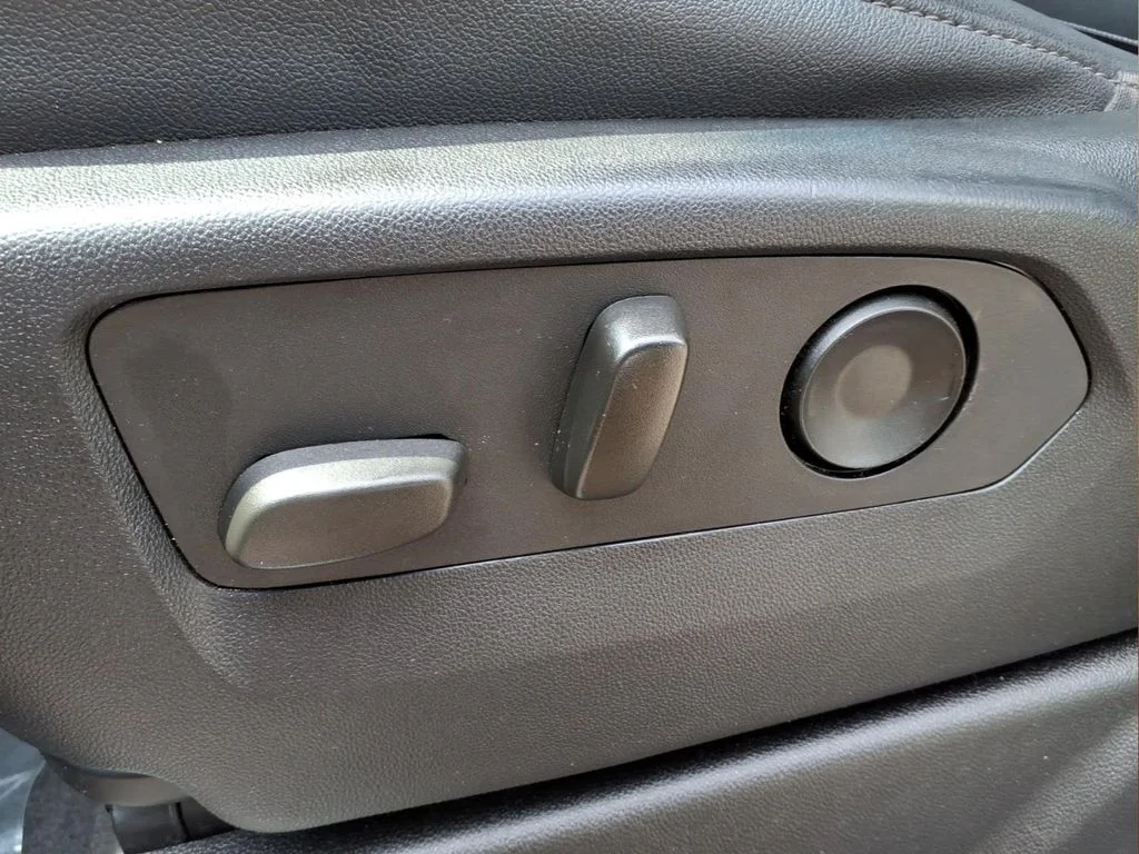 Used 2022 Gray Chevrolet LT image 21