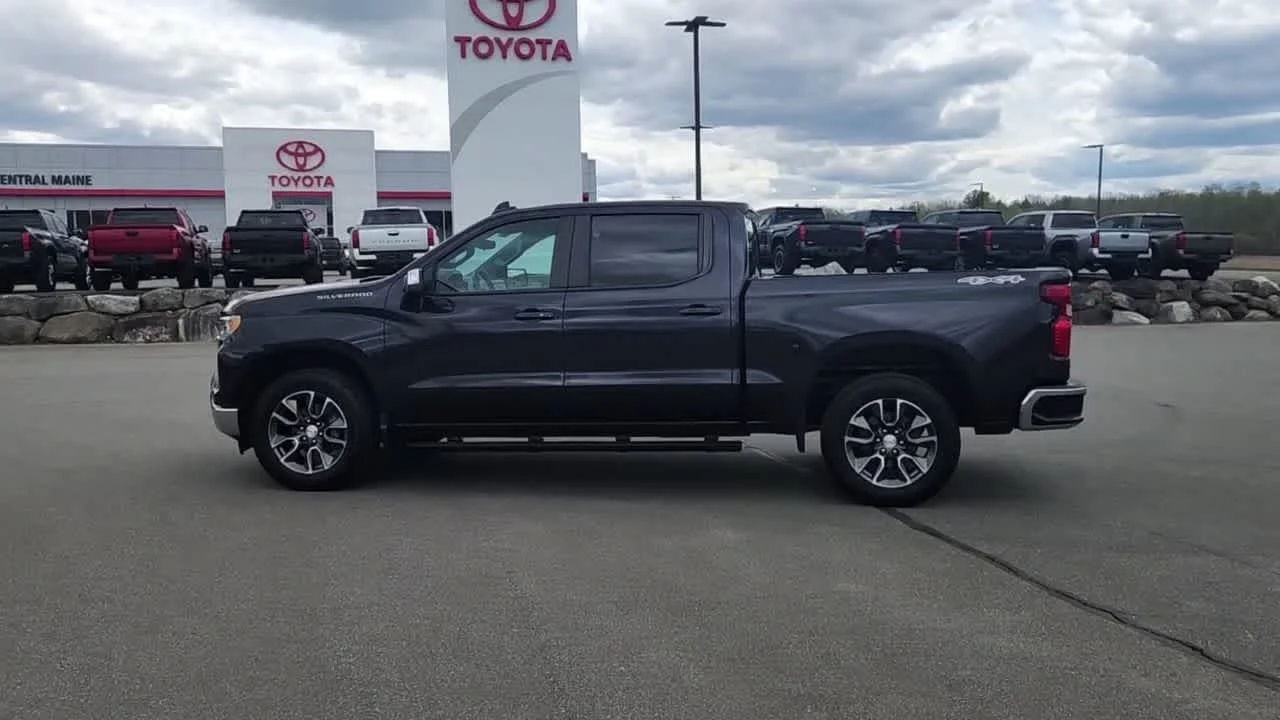 Used 2023 Dark Ash Metallic Chevrolet LT (2FL) image 6