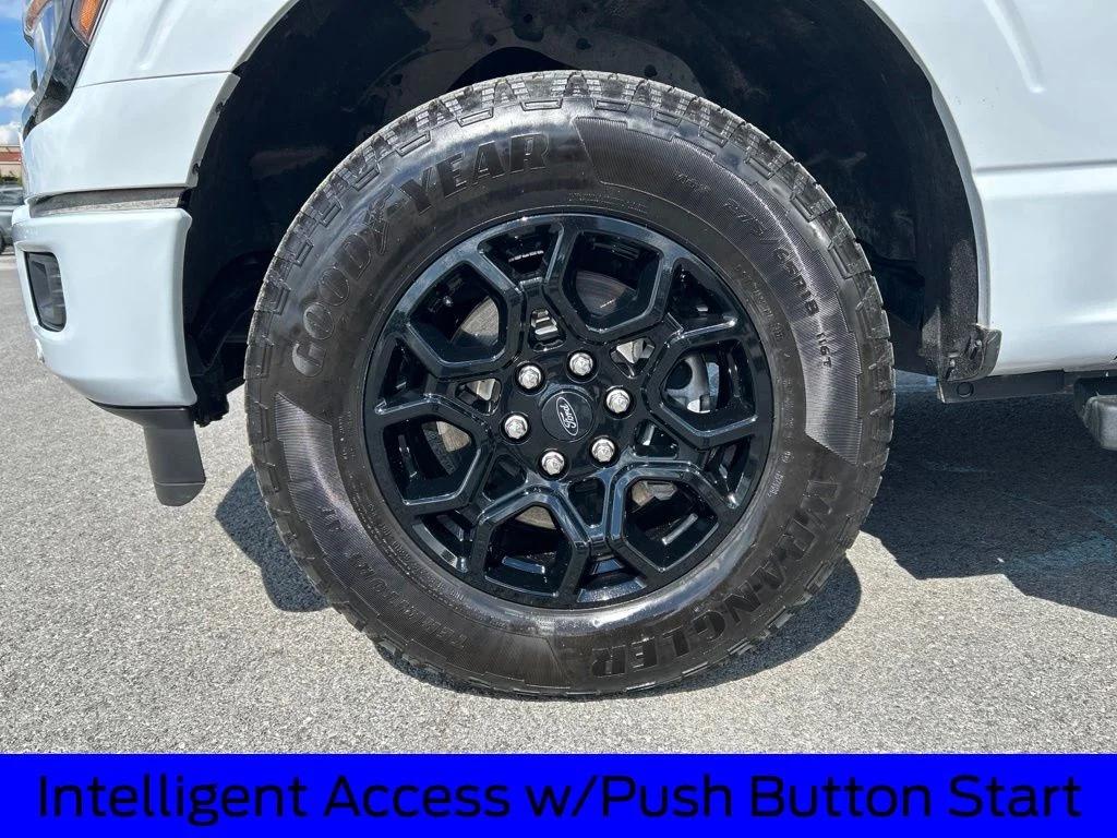 Used 2025 White Metallic Ford XLT image 10