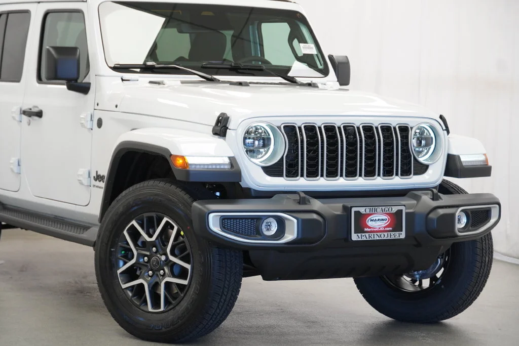 New 2027 Bright White Clear-Coat Paint Jeep Sahara image 7