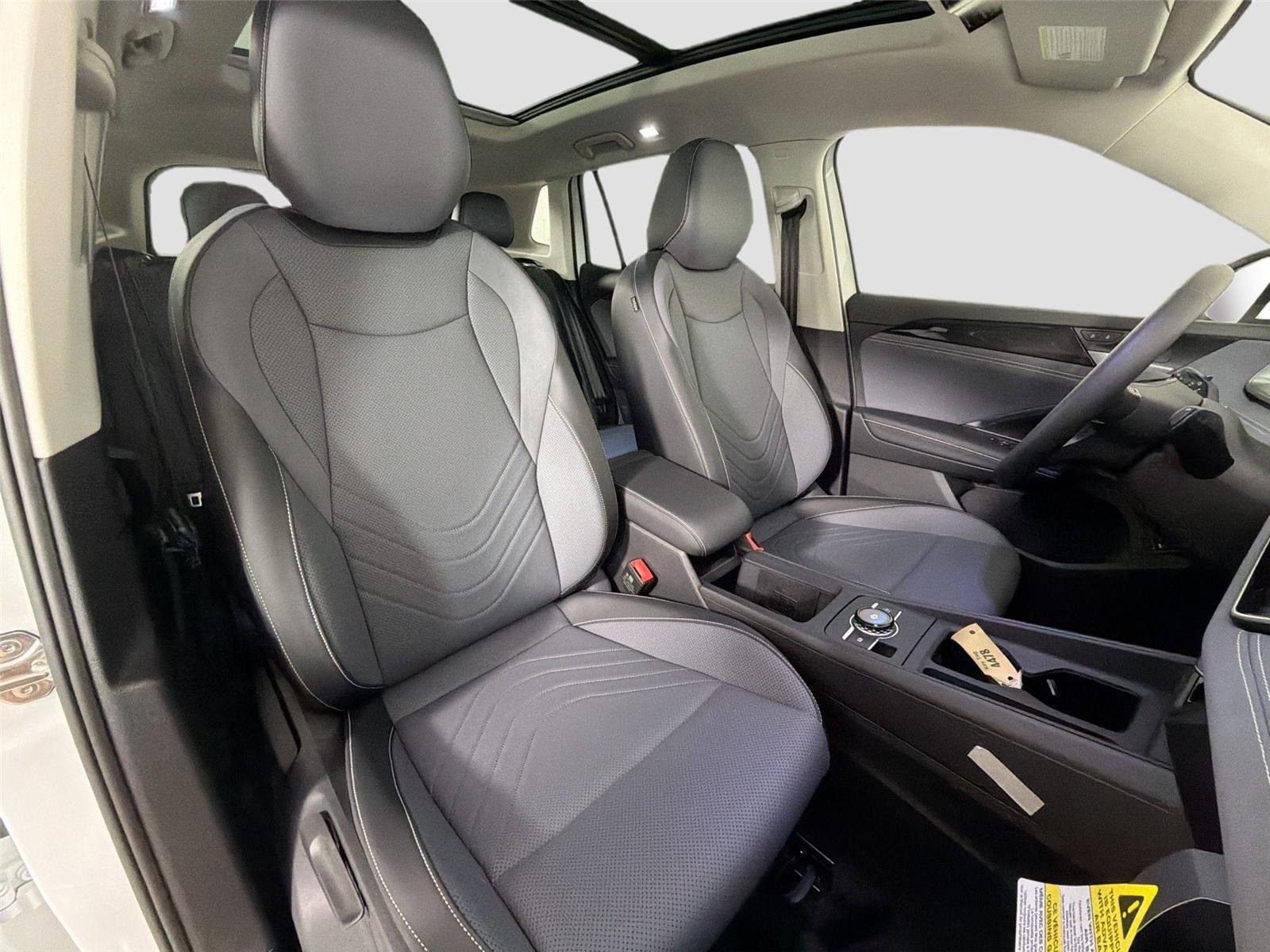 New 2026 Pure White Volkswagen SE image 26