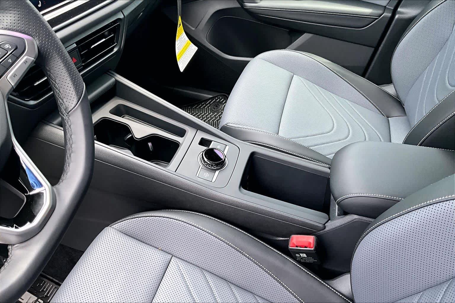 New 2026 Deep Black Pear Volkswagen 2.0T SE R-Line Black image 7