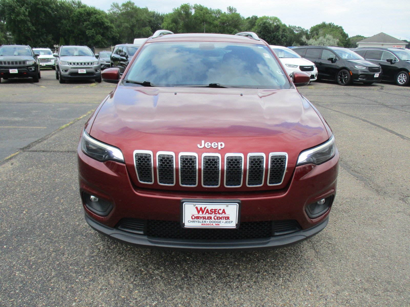 Used 2020 RED Jeep Latitude Plus image 10