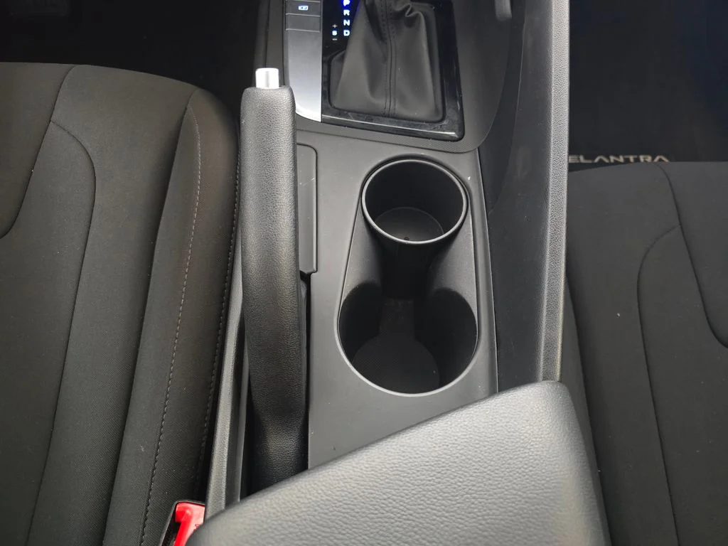 Used 2025  Hyundai SE image 22