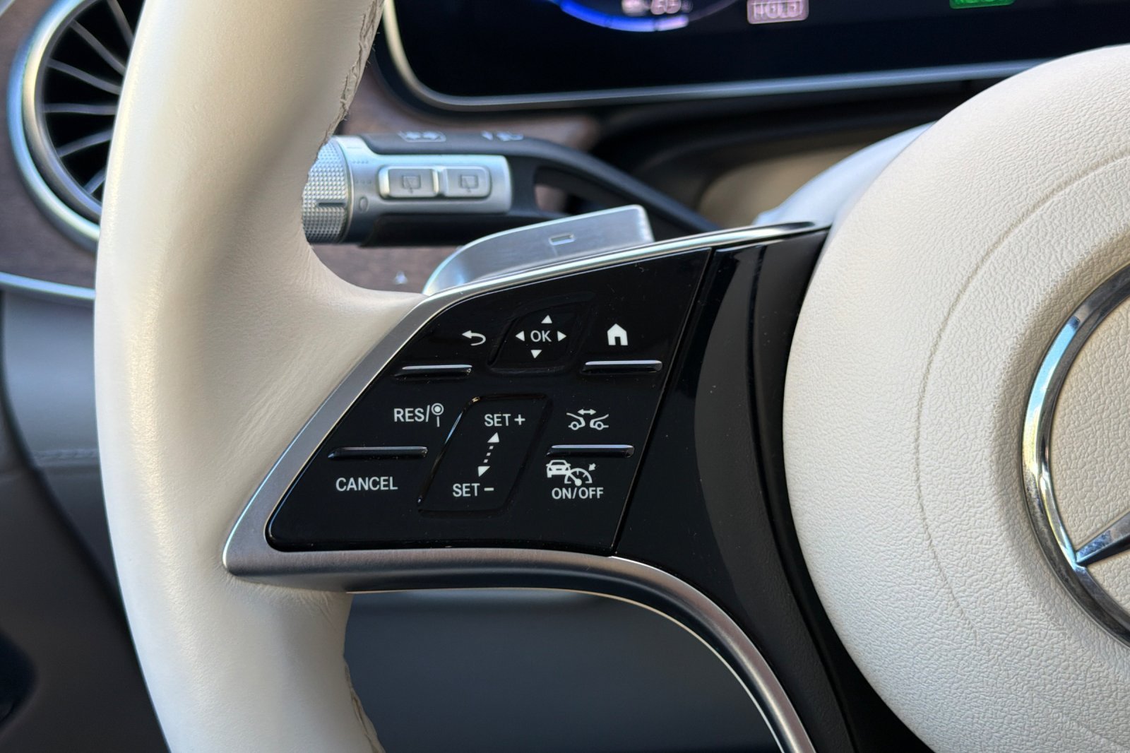 Certified Used 2023 White Mercedes-Benz 450 image 29