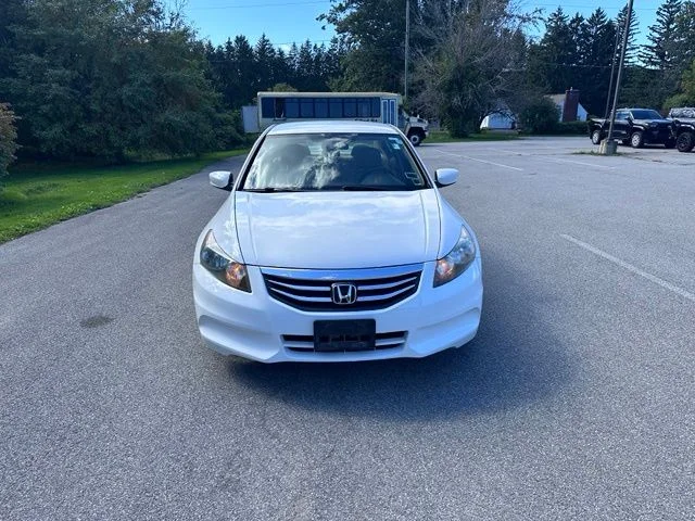 Used 2012 White Honda SE image 8