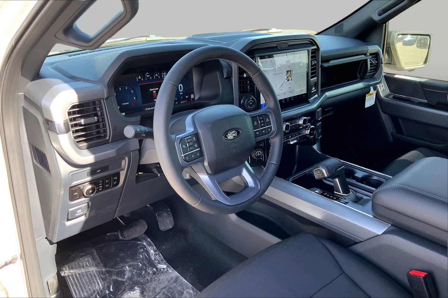 New 2026 Oxford White Ford XLT image 8