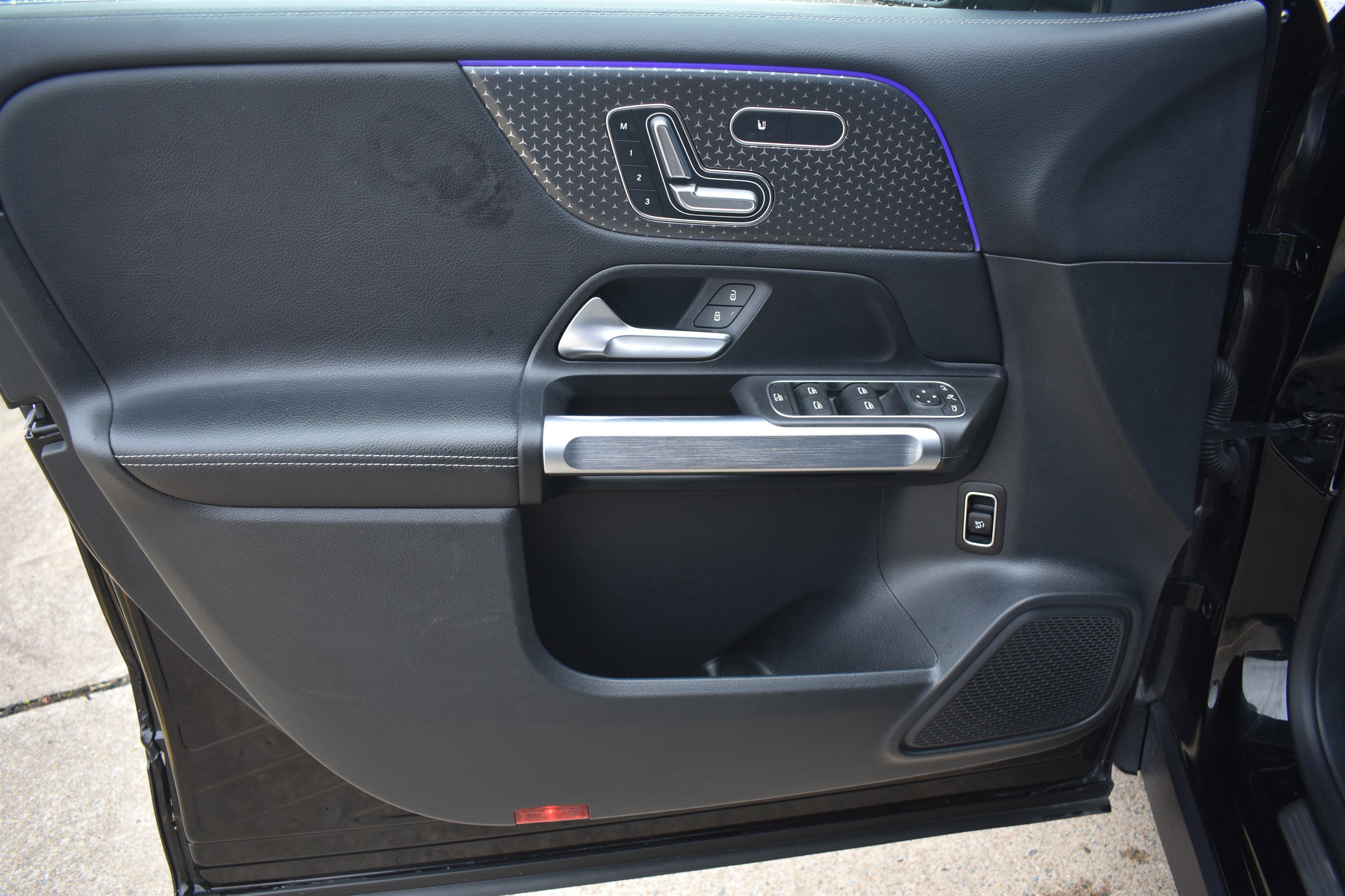 Used 2024  Mercedes-Benz GLB 250 image 11