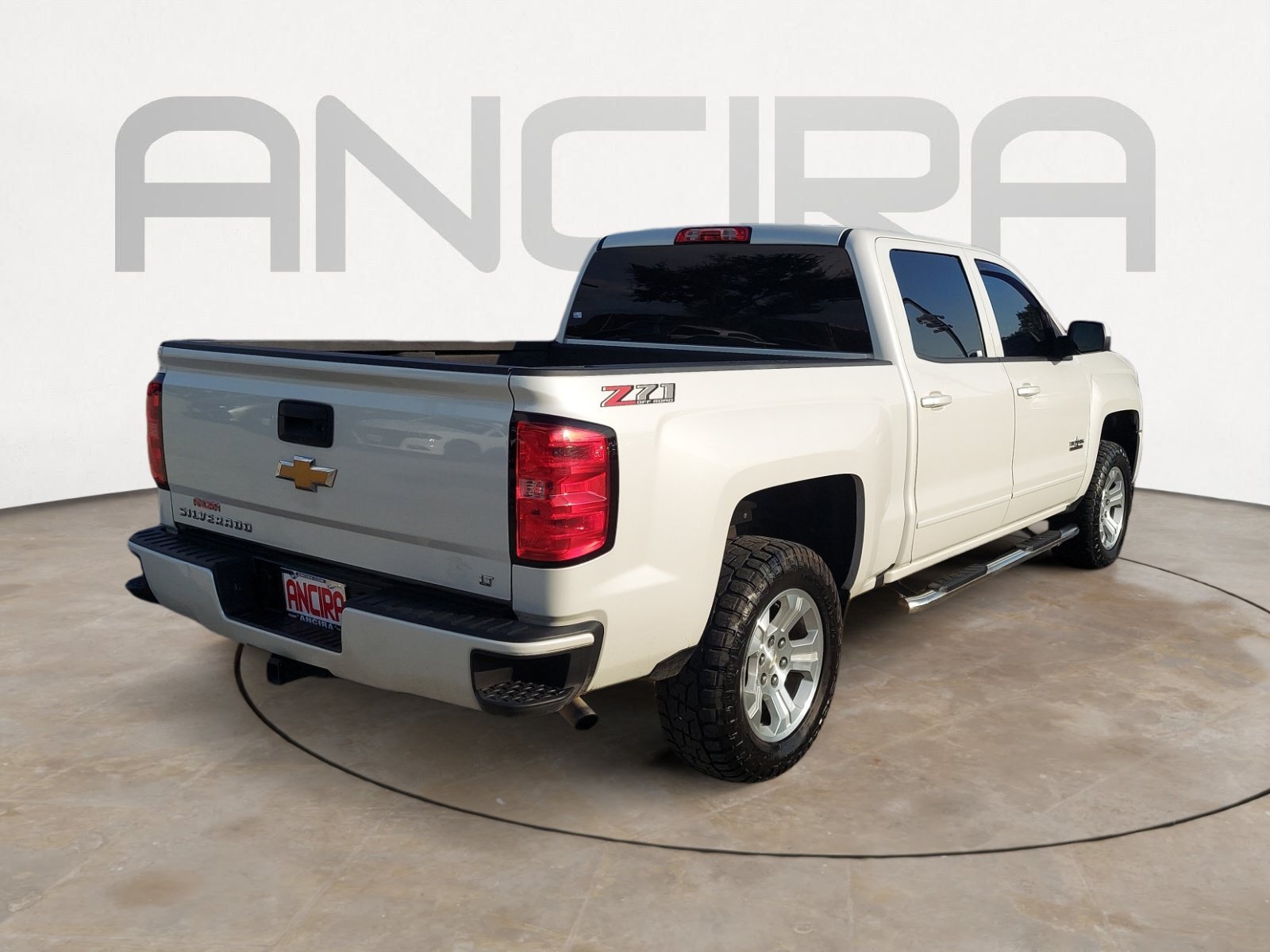 Used 2018 Iridescent Pearl Tricoat Chevrolet LT image 10