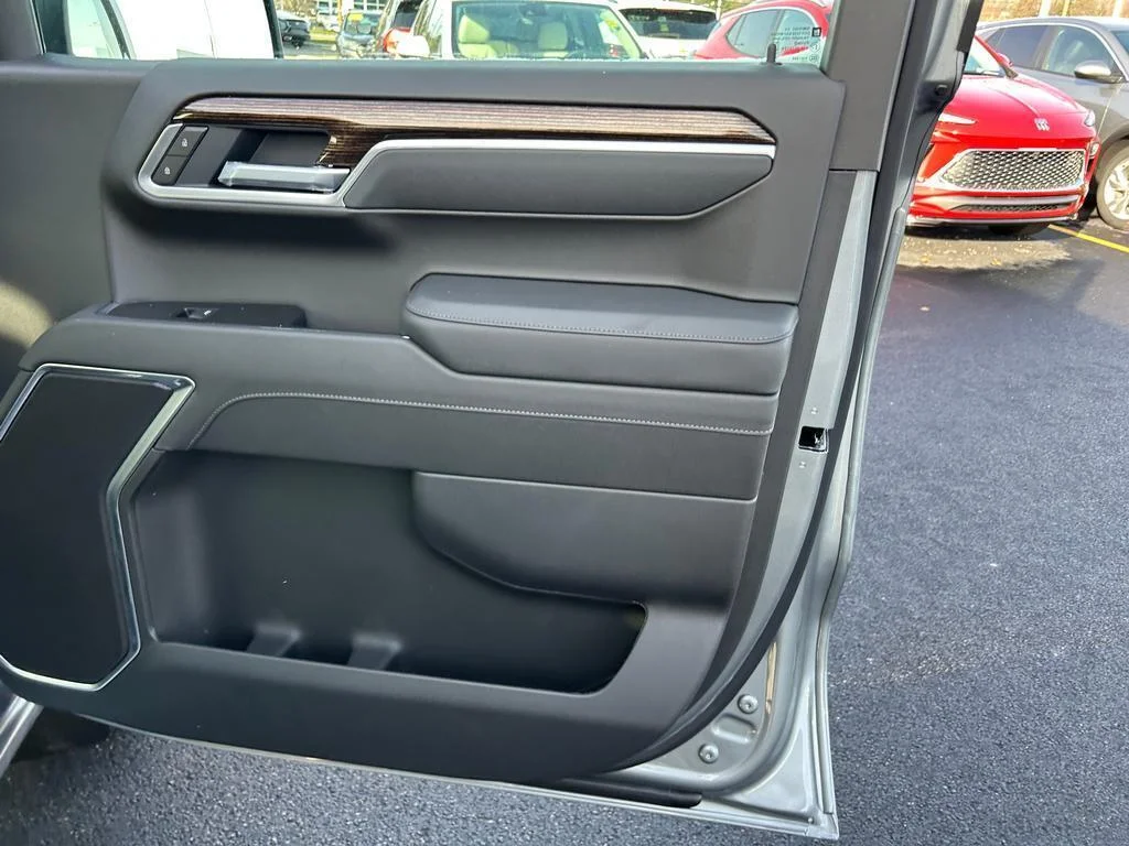 2026 GMC Sierra 1500 SLE - Photo 18