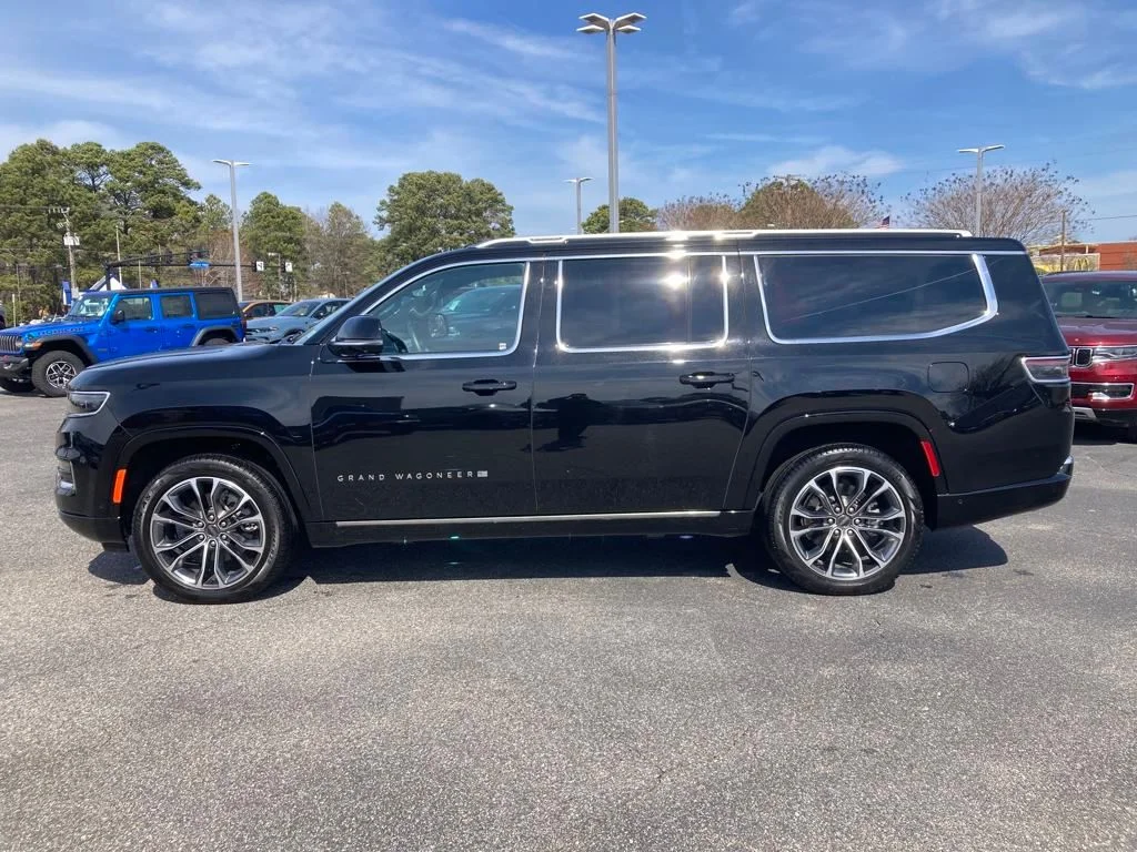 New 2024 Diamond Black Crystal Pearl-Coat Exterior Paint Jeep Series III image 2