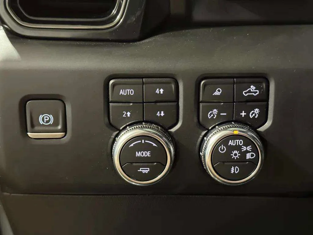 Certified Used 2024 Sterling Metallic GMC AT4 image 19