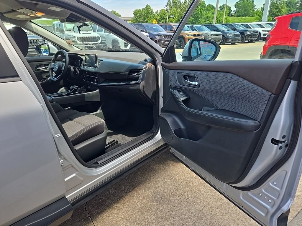 Used 2023 Silver Nissan SV image 68