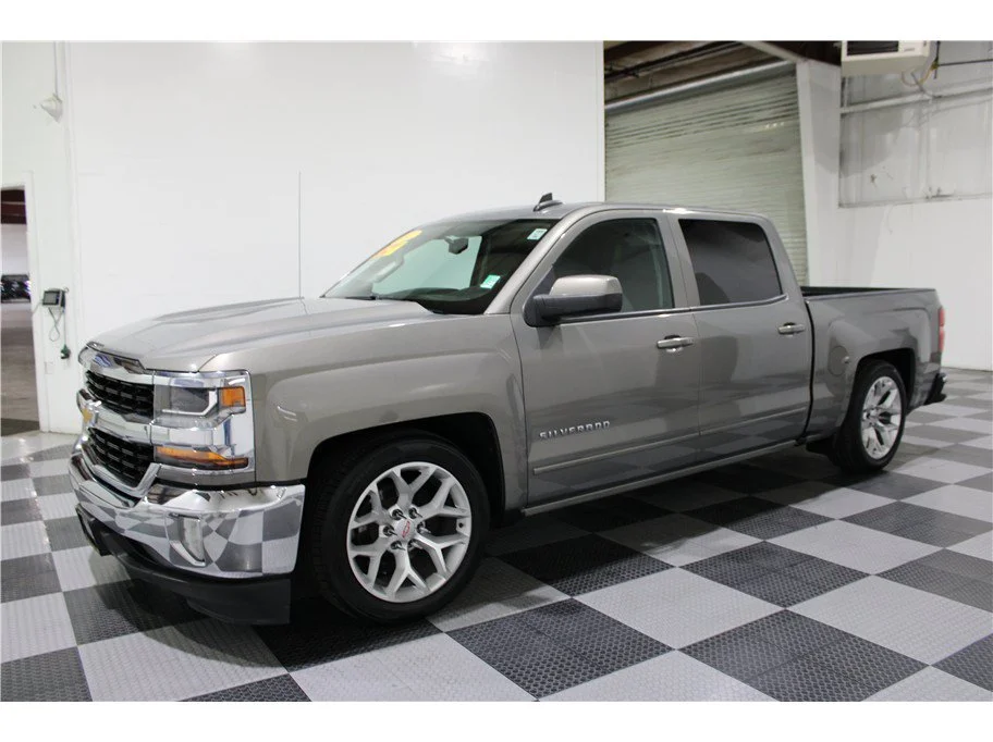 Used 2017 Pepperdust Metallic Chevrolet LT image 7