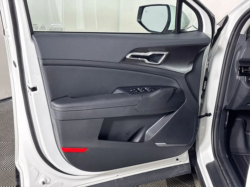 New 2026 Snow White Pearl Kia EX image 10