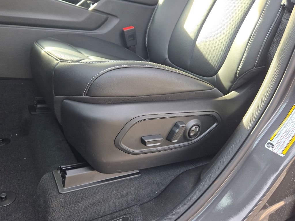New 2026 Baltic Gray Metallic Clear-Coat Exterior Paint Jeep Limited image 25