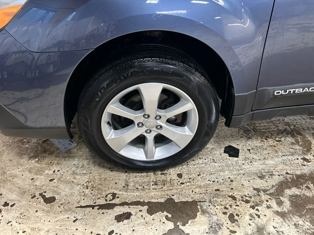 Used 2014 Blue Subaru 2.5i Premium image 10