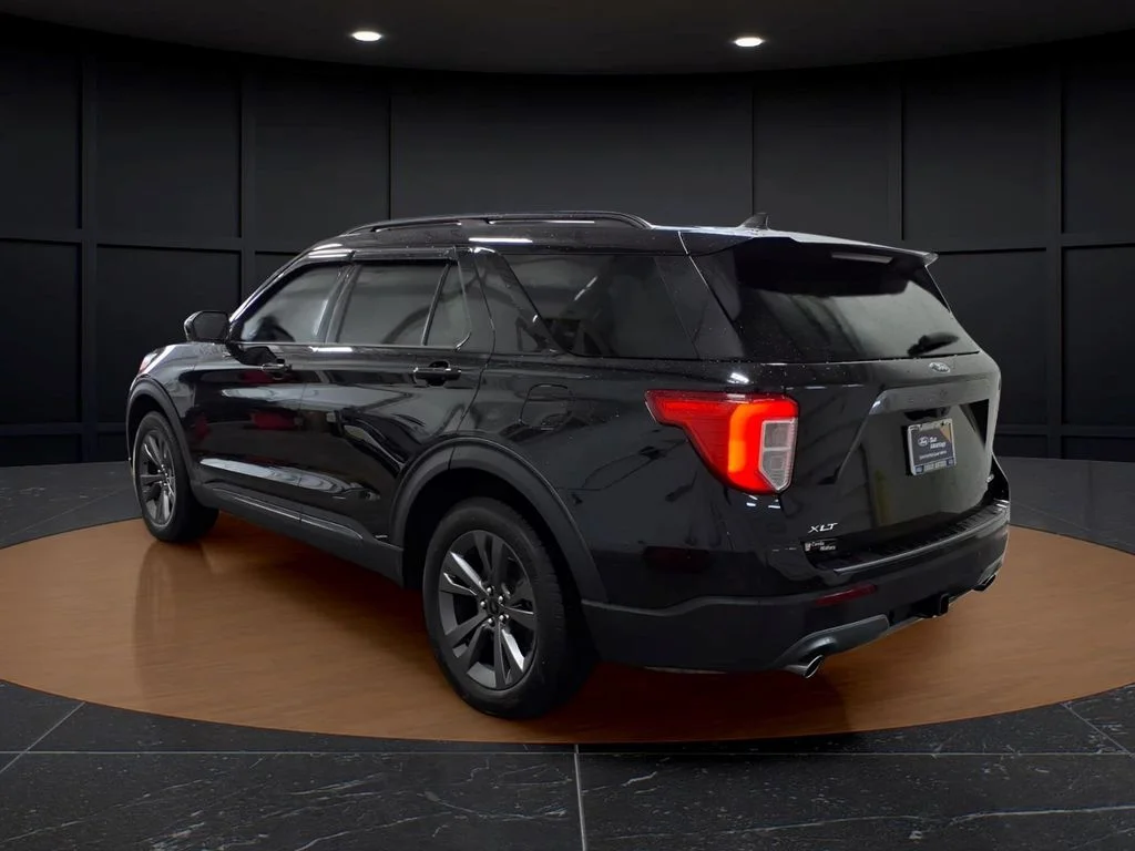 Used 2023 Black Metallic Ford XLT image 4