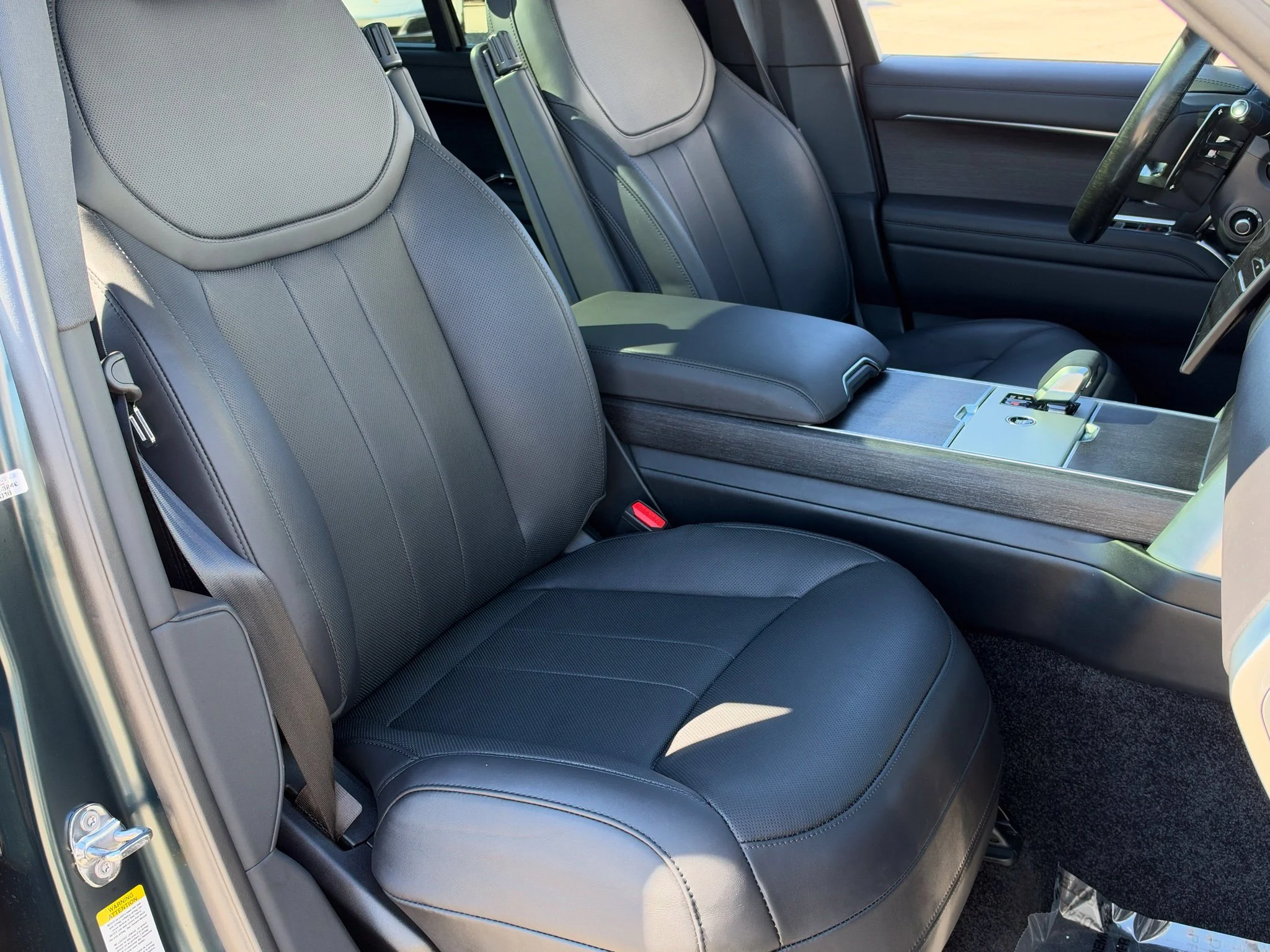 Used 2025 Green Land Rover SE image 47