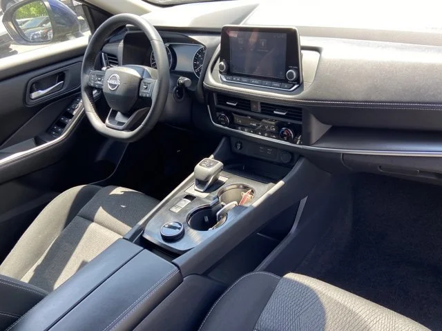 2025 Nissan Rogue SV - Photo 25
