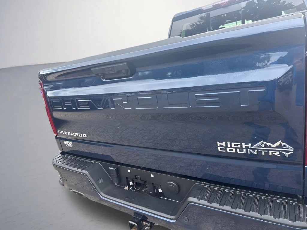 Used 2023 NORTHSKY BLUE METALLIC Chevrolet High Country image 36