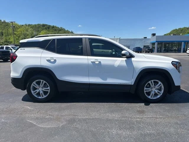 Used 2024 Summit White GMC SLE image 9