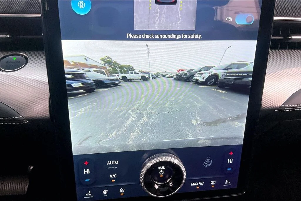 Used 2023 Black Ford Select image 20