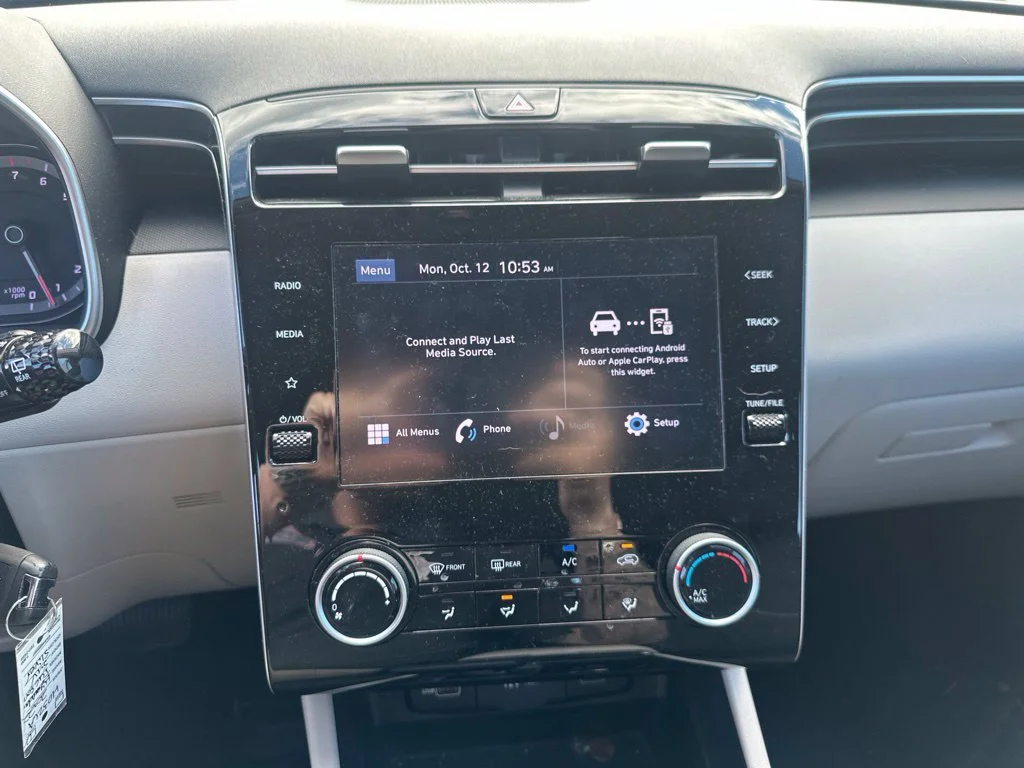 Used 2022 Shimmering Silver Hyundai SE image 21