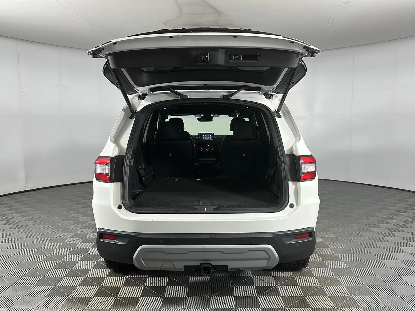 Used 2025 Platinum White Pearl Honda TrailSport image 28