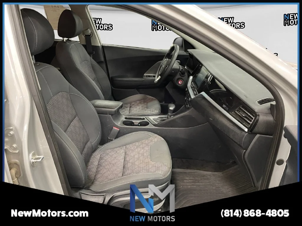 Used 2020 Silky Silver Kia LX image 15