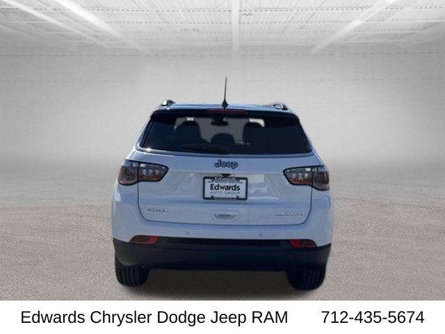 New 2026 Bright White Clear-Coat Exterior Paint Jeep Limited image 7