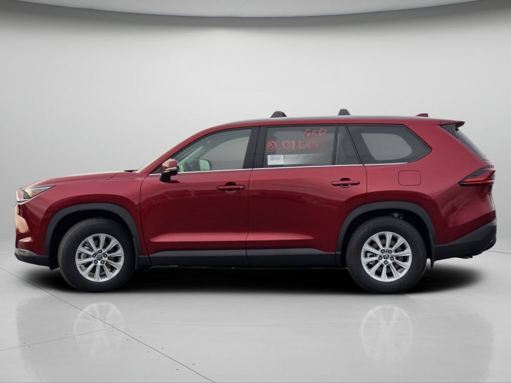 Used 2026 Pearl Toyota XLE image 18