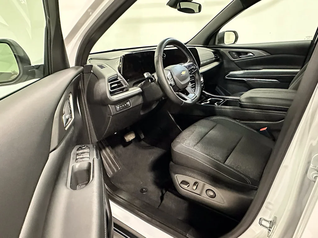 Used 2026 Summit White Chevrolet LT image 20
